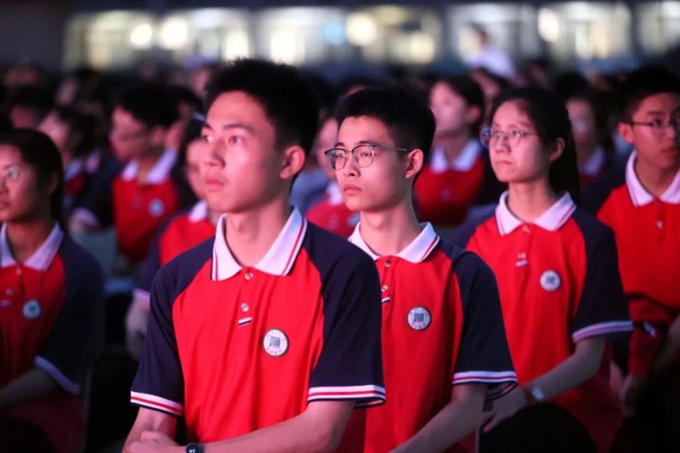届高中毕业典礼泉州师范学院附属鹏峰中学6月11日晚又逢青春告别时