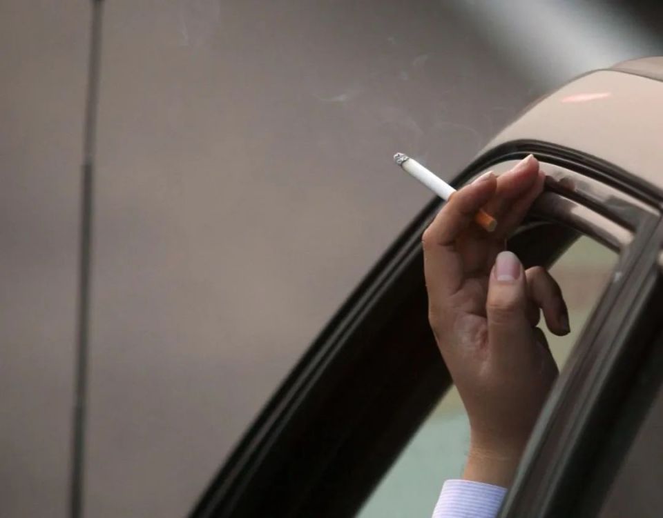 开车吸烟被上海交警罚200元,男子不服提起上诉!法院驳回