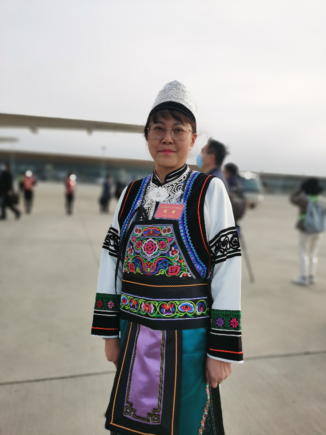 两会新声全国人大代表龙珊让民族文化在创新中熠熠生辉