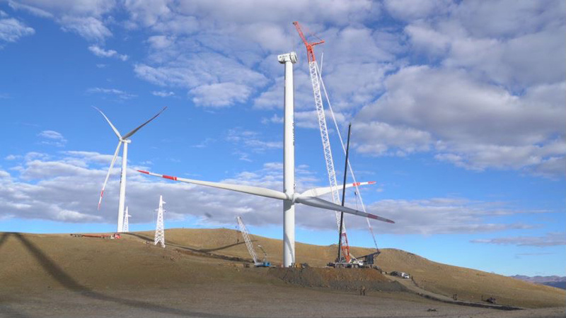 我国海拔最高风电场首批36兆瓦风电机组并网发电