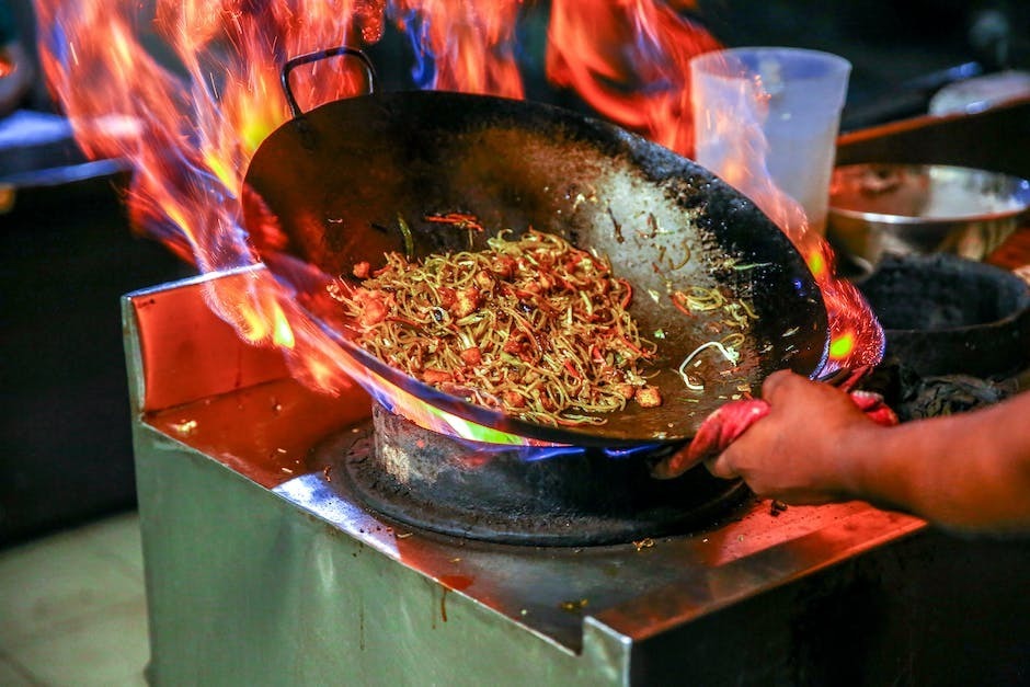 貴陽腸旺面,遵義烤雞,安順奪奪粉,貴州烙鍋等特色美食掀起了一輪接一