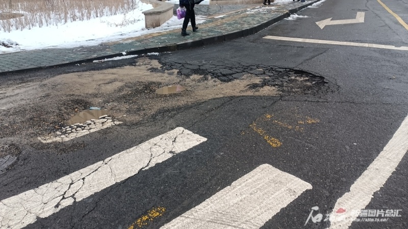 东西走向的开源街与振兴南路形成丁字路,道路全长1.