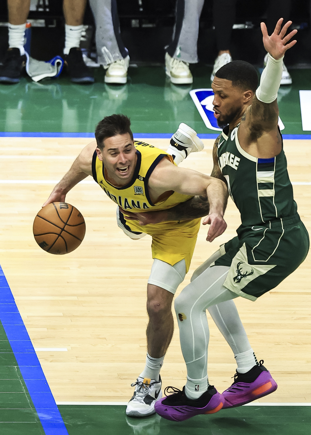 篮球——nba季后赛:雄鹿胜步行者