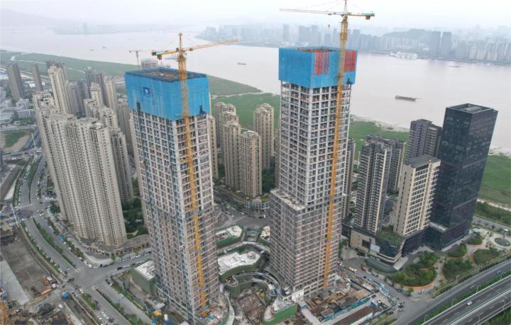 211米与192米温州三江立体城两座超高层主楼封顶