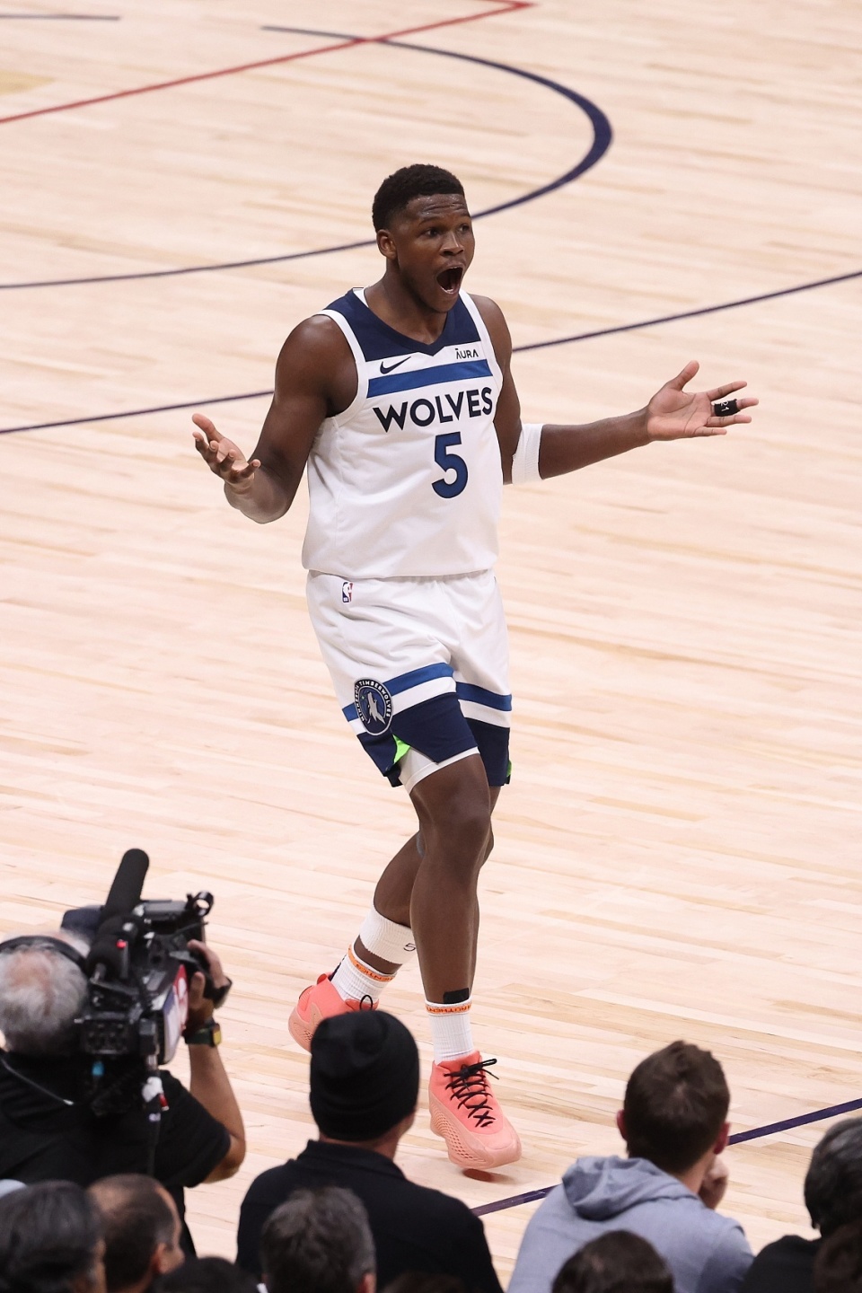 摄影师加鸡腿爱德华兹今日赛场高清大图名场面赏析