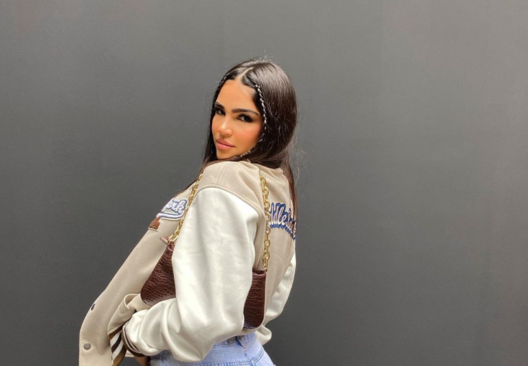 又一情场浪子小罗儿子恋爱女友身材好比他大5岁甜蜜亲吻