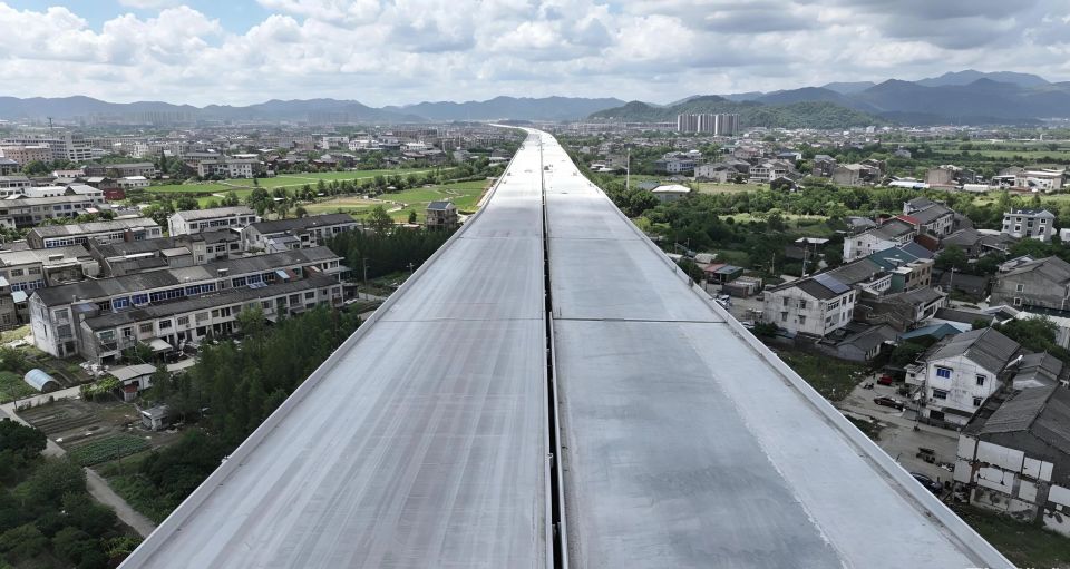 甬台温高速公路改扩建工程台州南段：两座关键大桥桥面系施工圆满完成_腾讯新闻