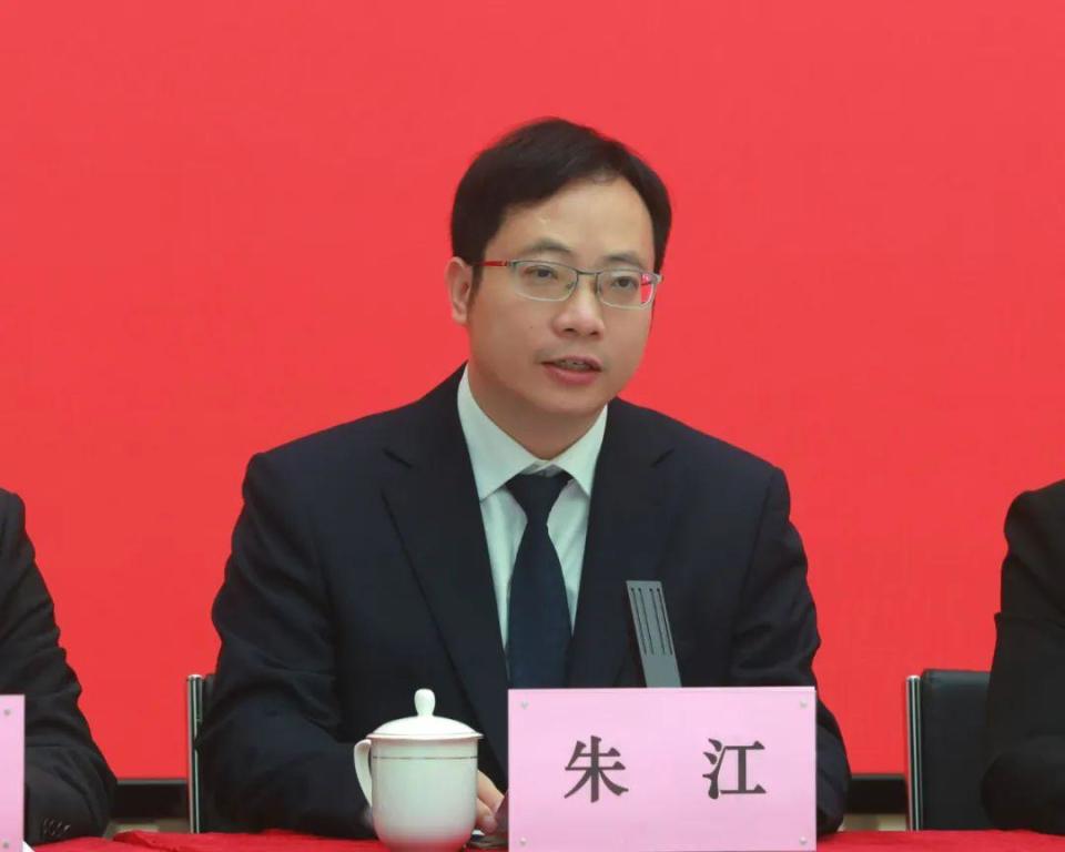 儋州市人民政府党组成员,副市长,市营商环境建设局党组书记,局长朱江