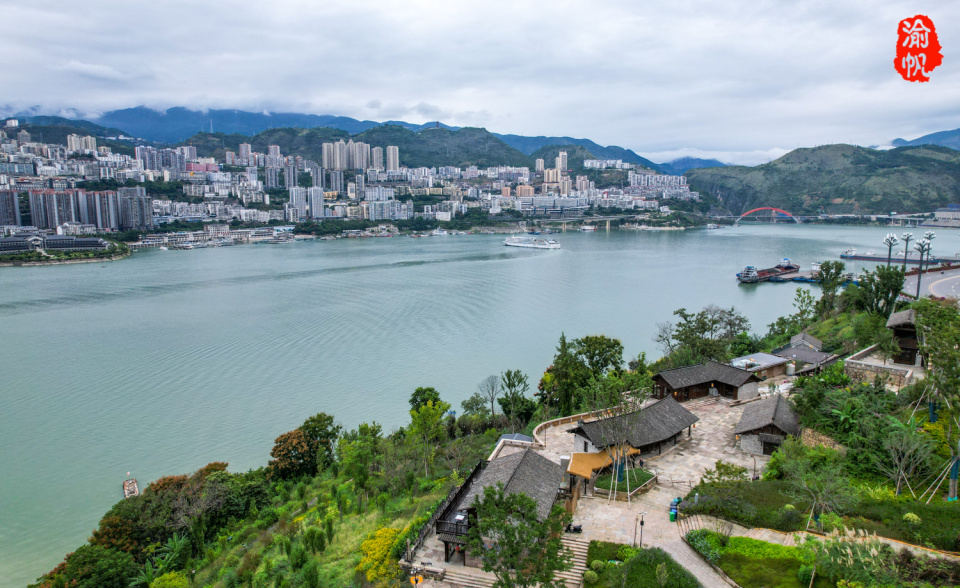 巫山也有朝天门,两江交汇风光秀美,曾是荒芜山坡,今成网红公园