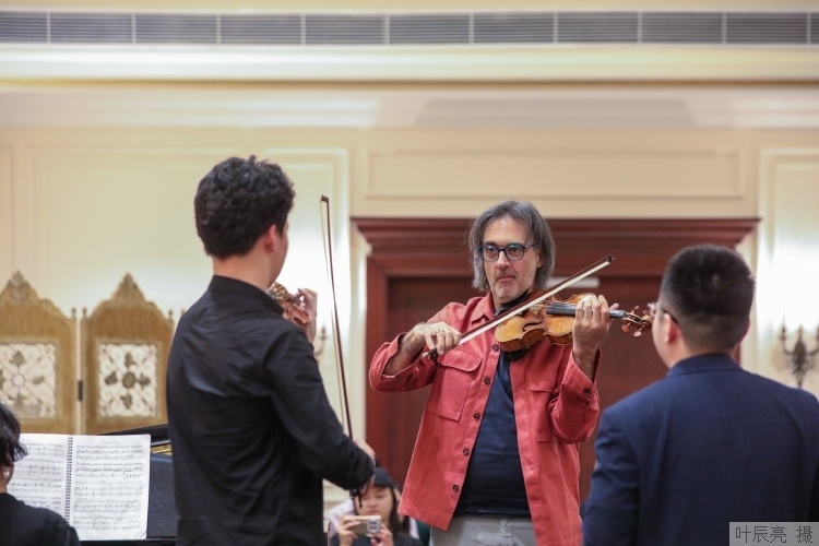 迟来的卡瓦科斯小提琴大师课,见证最热情"双向奔赴"