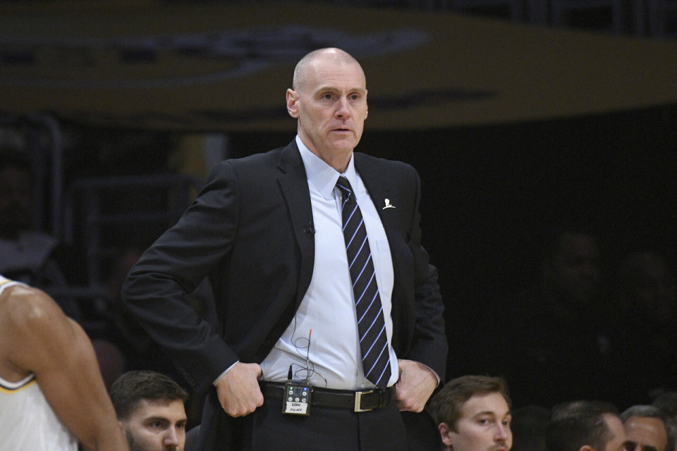 卡莱尔调侃赛季至今已经5战雄鹿感觉后天还要打他们似的