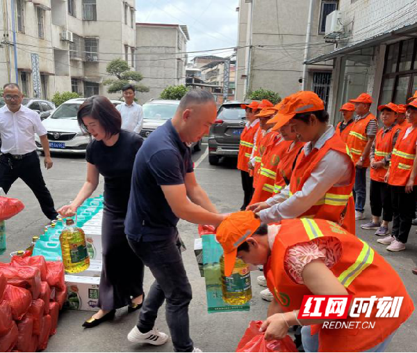 永州城管：关爱环卫工人 致敬一线的城市美容师