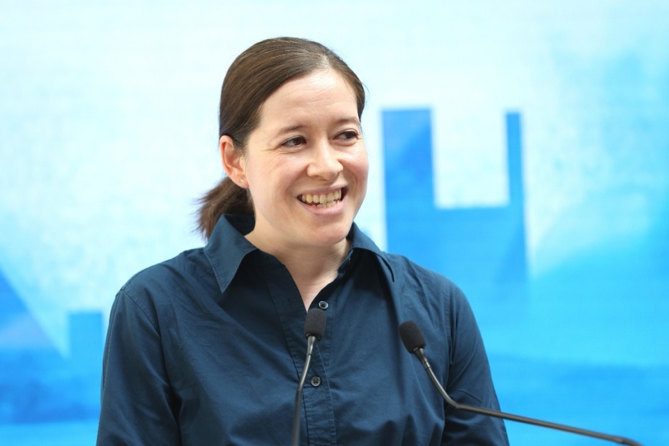 杨念慈表示,翻译是一门真正的艺术创作,无论ai如何迅猛发展,翻译也许