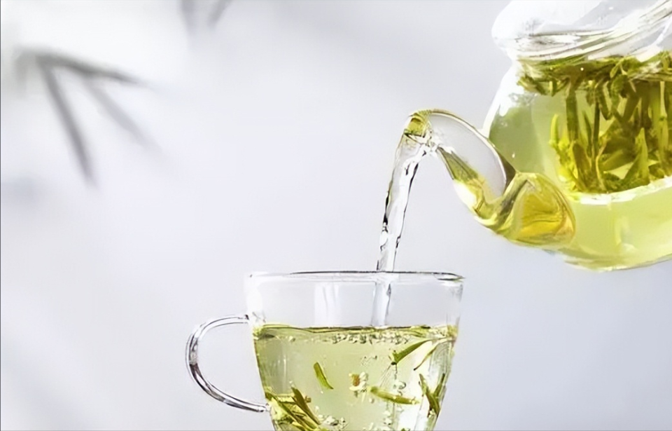 每天坚持喝一杯茶,可预防心血管疾病?但这5种茶尽量不要碰