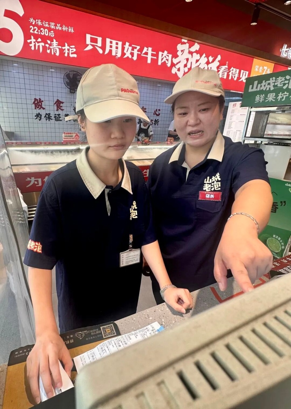 丈夫月薪不足3000元，34岁二孩宝妈杀回职场，工资半年涨3倍：从迎宾员升到店长，买下近30万元新车，还给小女儿报了舞蹈班_腾讯新闻