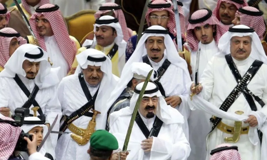 苏德里七兄弟除了法赫德当上了国王以外,一个弟弟纳耶夫把持内政部长