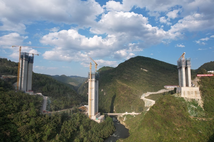 贵平高速建设有序推进形象进度已完成38