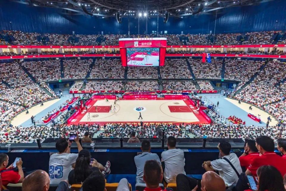中国女篮热身赛在海口落幕，下一波热点人物是NBA、CBA双料球星斯蒂芬·马布里！