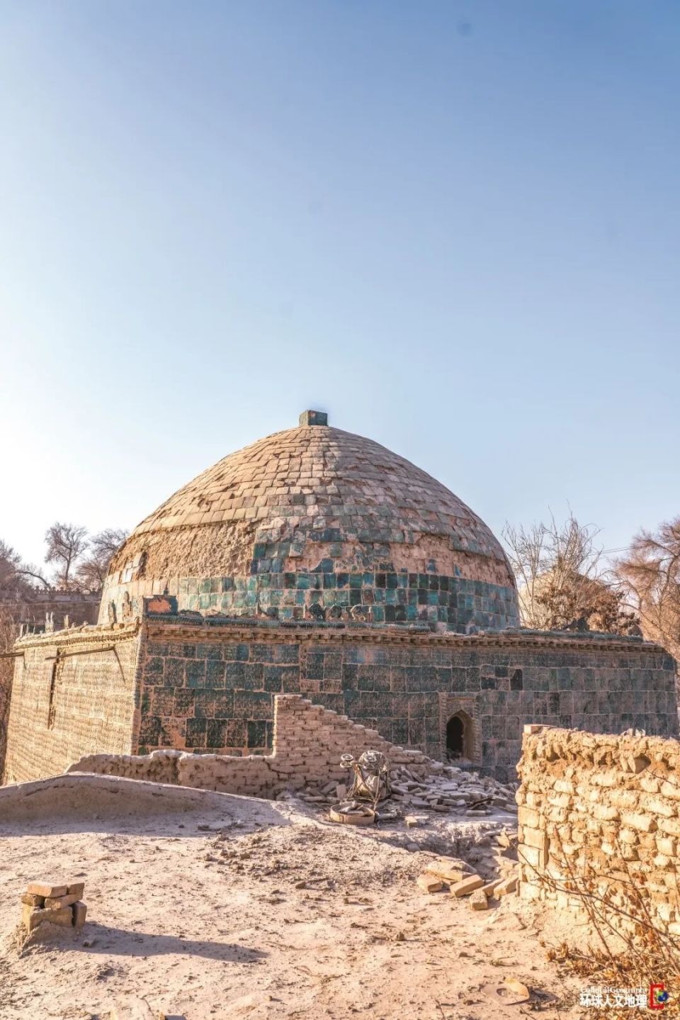 陵园始建于1533年,葬有叶尔羌汗国建立者赛义德等11代王室成员,经百年