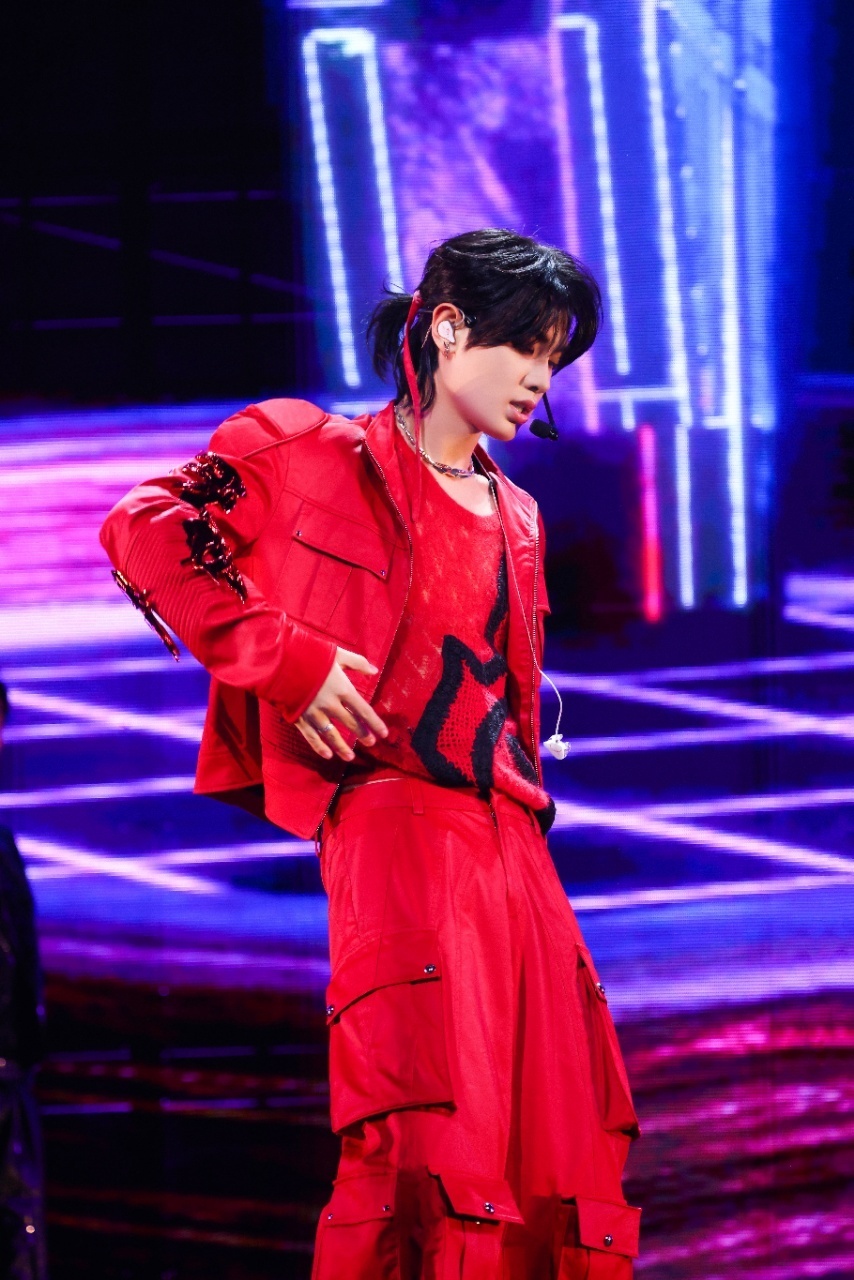 2023黄明昊"贾想世界"个人演唱会长沙站震撼开唱 新歌首发引爆炫目