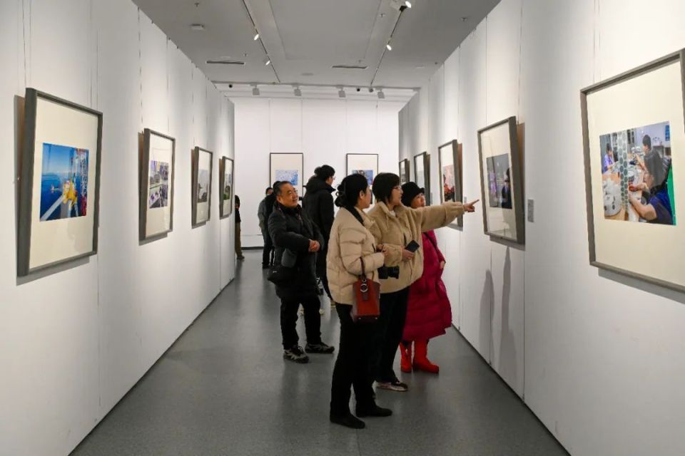 “光影共见——2024保定市首届艺术摄影展”开展_腾讯新闻