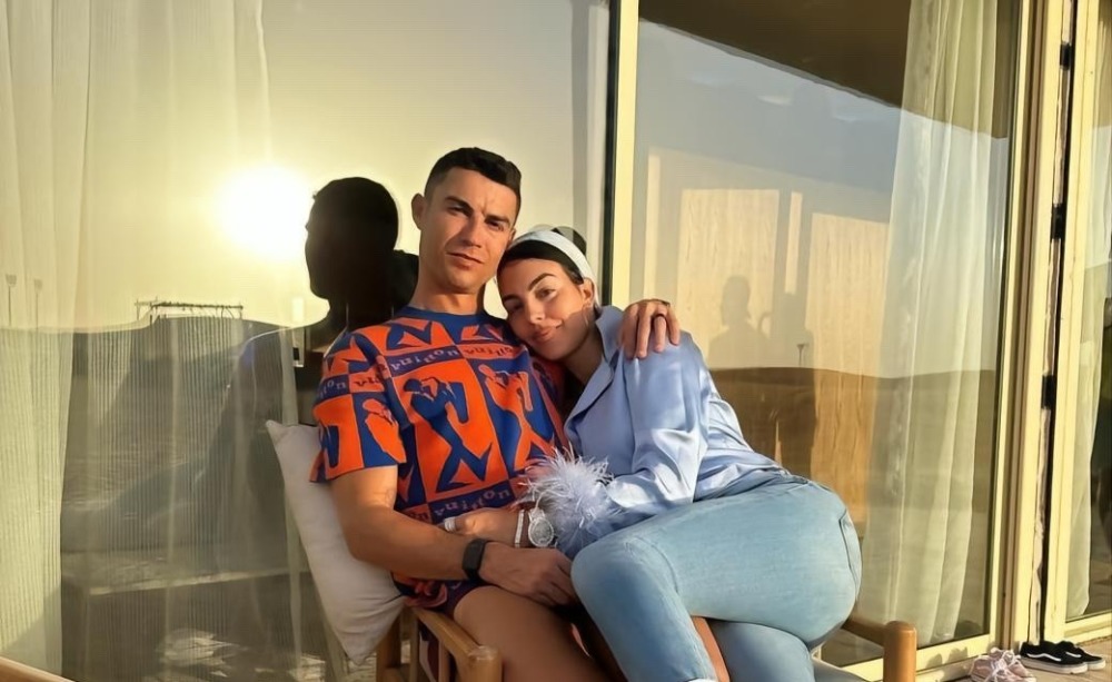 葡名嘴:c罗乔治娜出现感情危机 他不满女友每天 - 廊坊网站建设_网站