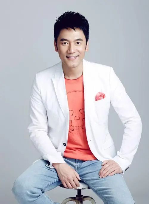 林依轮(54岁)07难怪袁咏仪看着张智霖不放心,袁咏仪都老了,张智霖