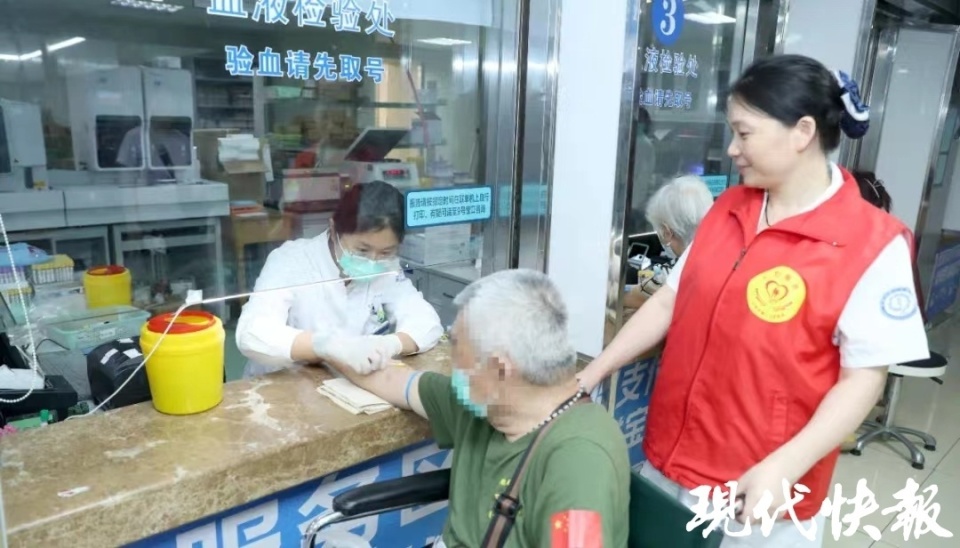 關于陪診師的工作內容	醫院跑腿收費標準醫院陪診，健康咨詢代掛專家號，預約成功再收費的信息