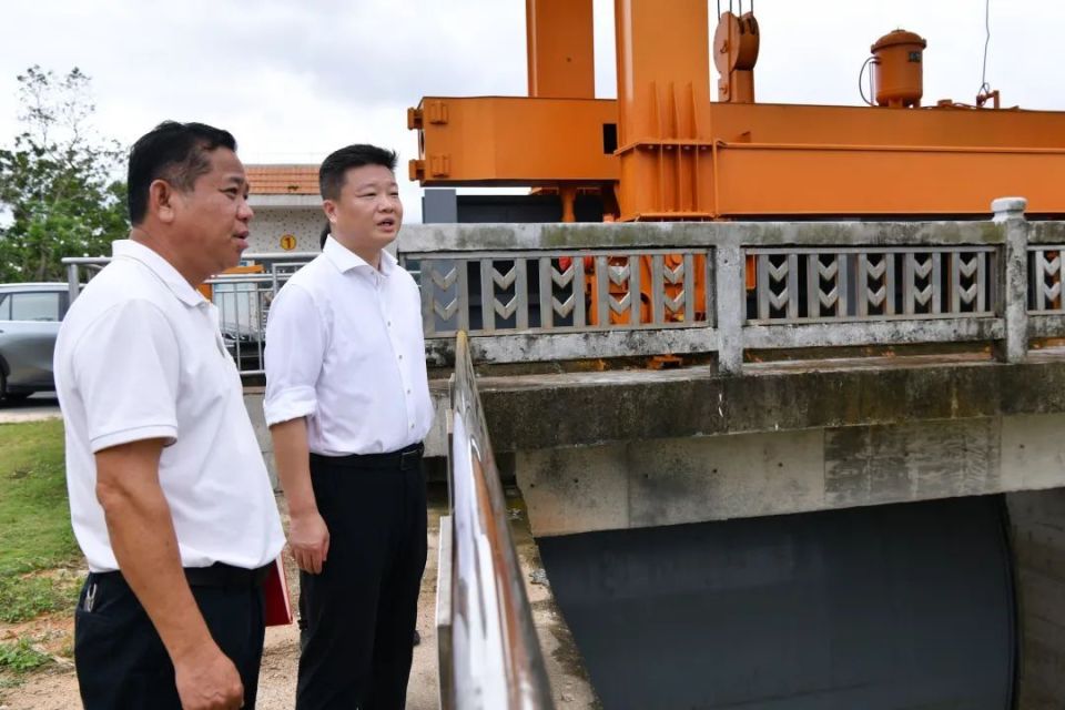 吴海峰调研应急能力建设和防汛工作