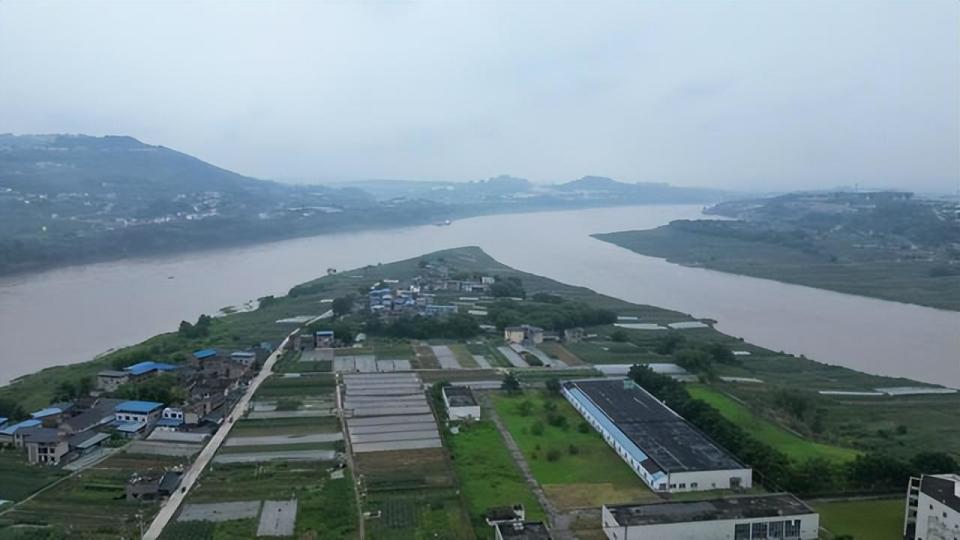 巴南中坝岛,长江入渝后第二座江心岛,村民种菜养殖像是世外桃源