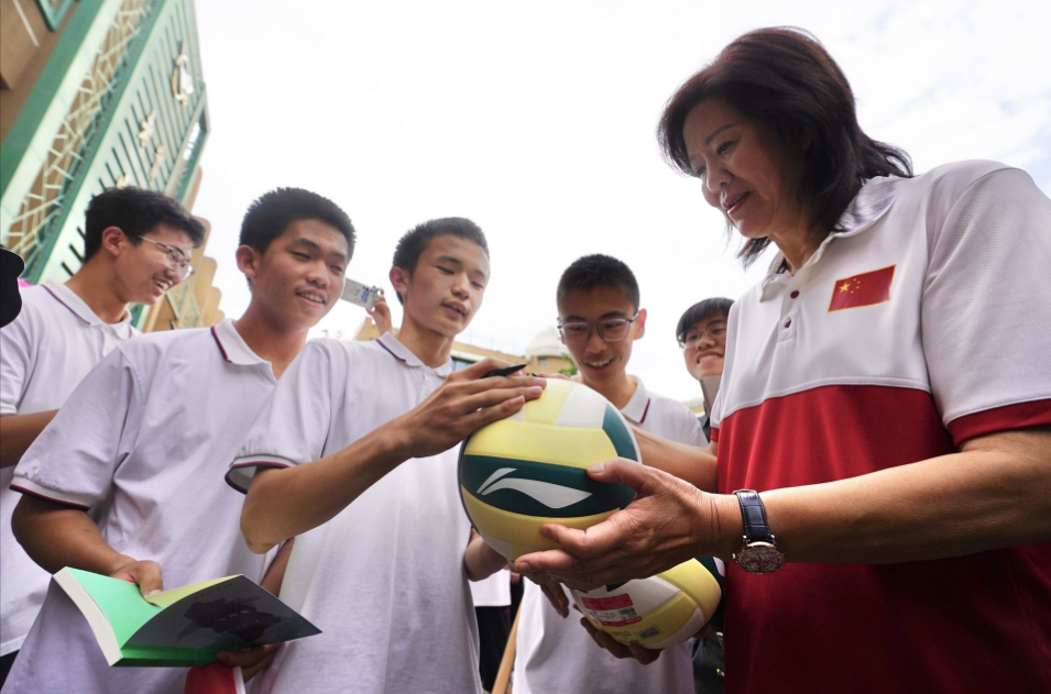 郎平今天在母校揭秘女排经历-腾讯新闻