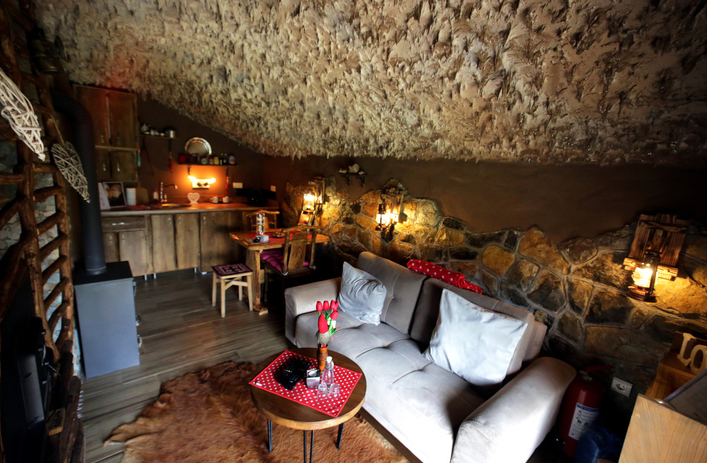 (外代二线)波黑的"霍比特人"小屋