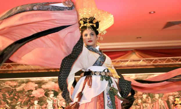 苏里南民众被中国汉服圈粉 汉服之夜主题文化活动举办