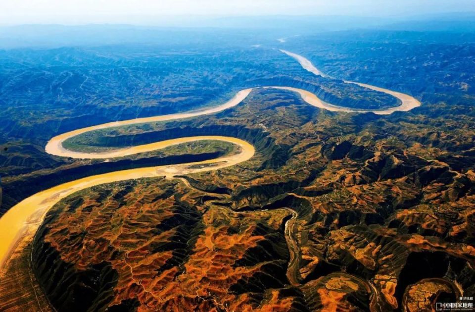 又是黄河文明的历史线索它既是黄土高原的自然剖面这条峡谷浓缩了千年