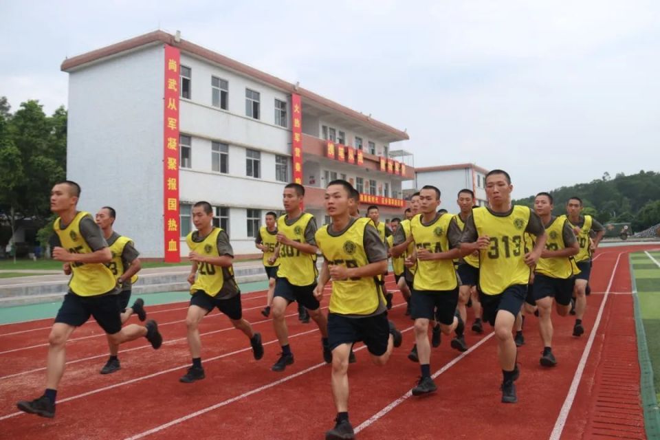 过"五关",迈出军旅第一步