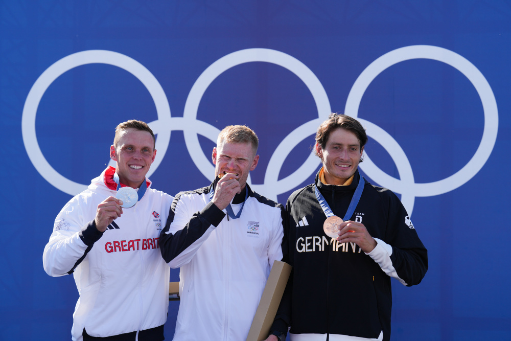 巴黎奥运会 | 新西兰,澳大利亚运动员分获皮划艇激流回旋极限皮艇男女