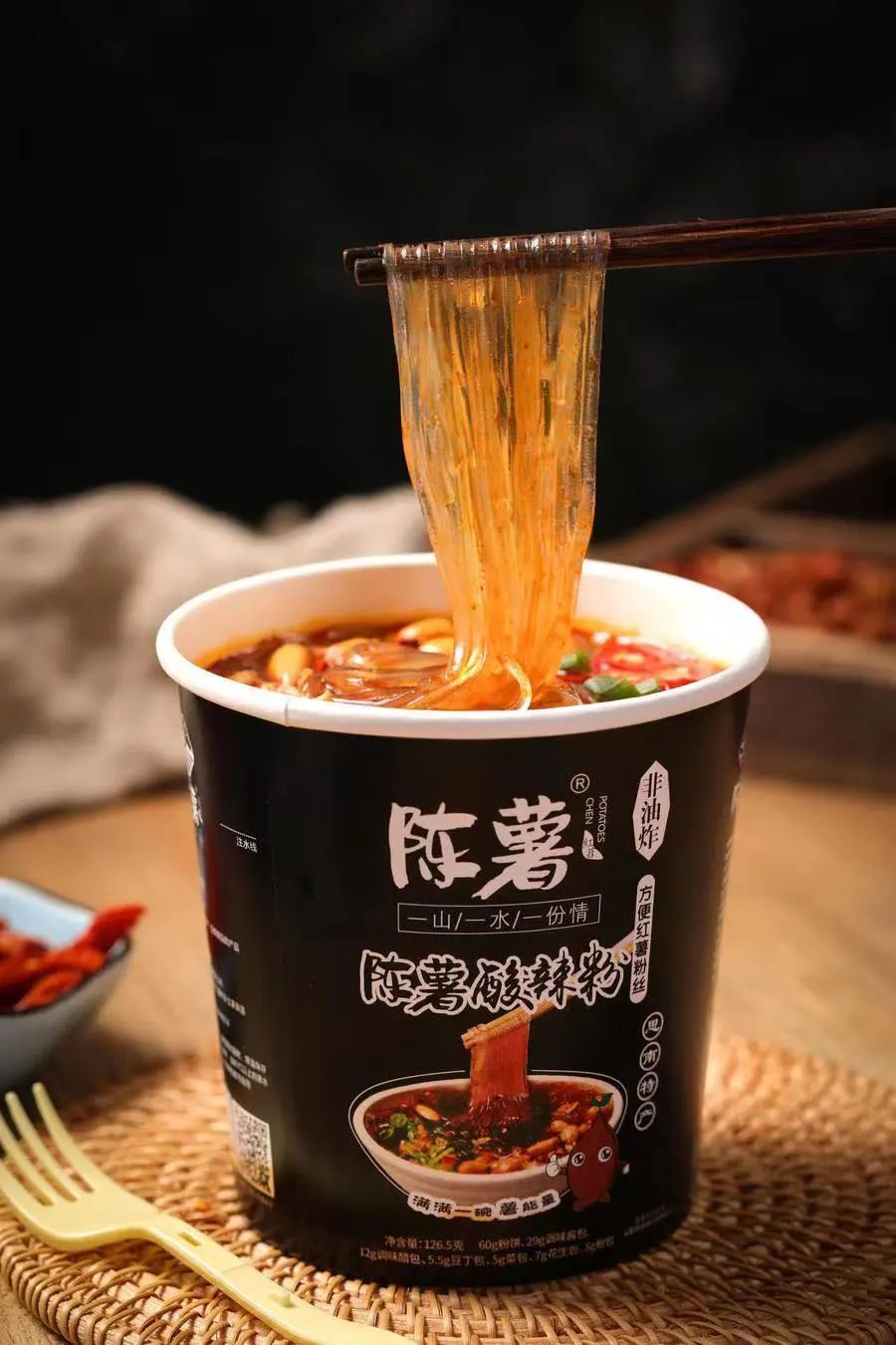 陈薯酸辣粉,像泡面一样方便的酸辣粉别担心,今天丹妮给大家推荐一碗