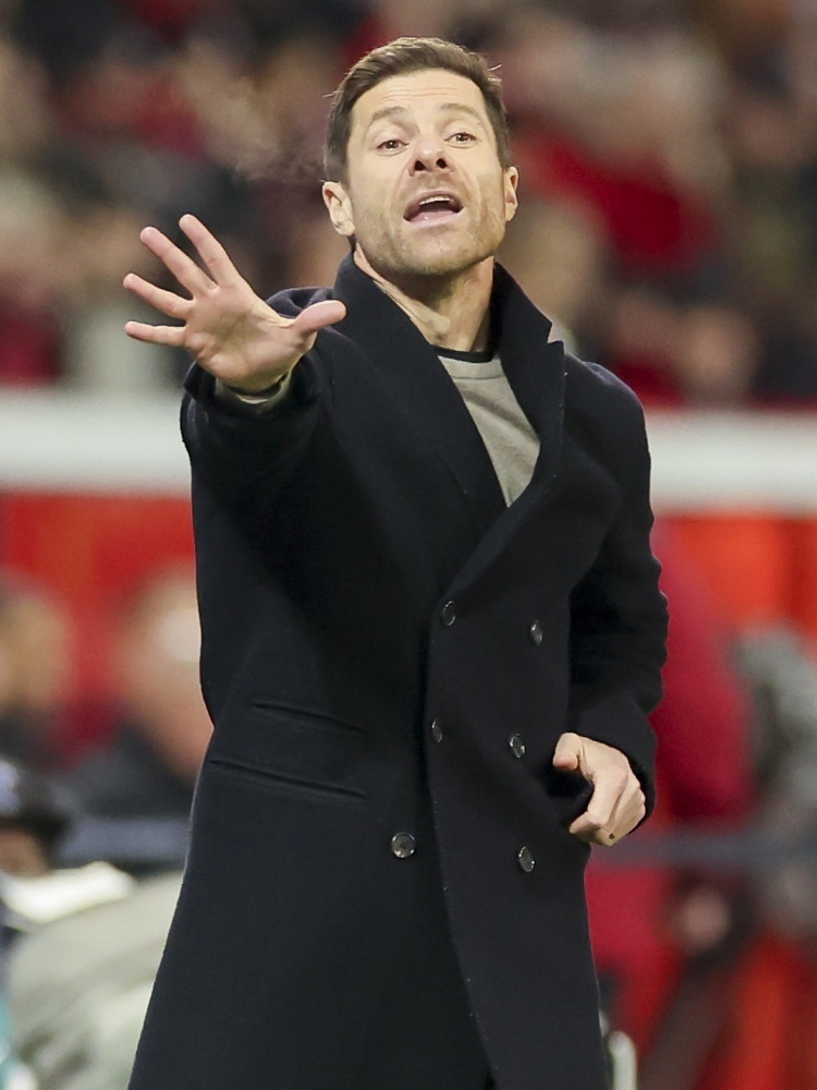 夺冠在望率队领先拜仁13分勒沃库森主帅哈维阿隆索