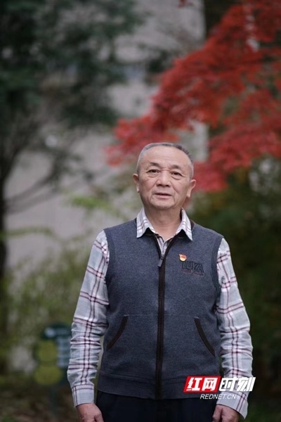 浏阳市社港骨伤科医院骨伤科主任医师和名誉院长江林.