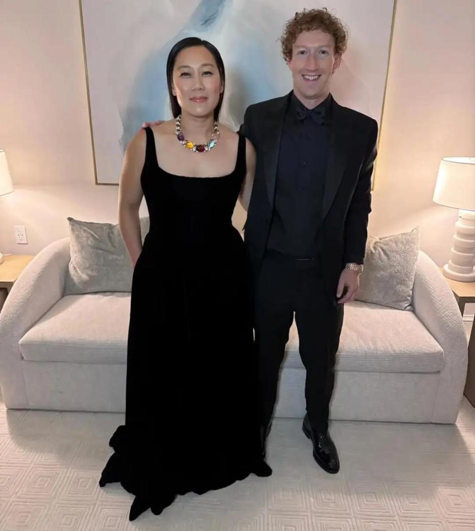 扎克伯格疯传离婚，撕西装跳舞讨好老婆！中年危机缺啥秀啥？-腾讯新闻