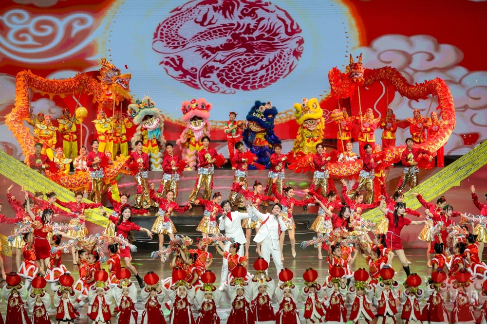 "潮"涌三江 2024宜宾春晚创新十足亮点多