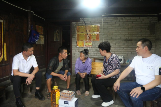 陈霏一行赴凯里市舟溪镇开展双联双促和调研慰问工作_腾讯新闻