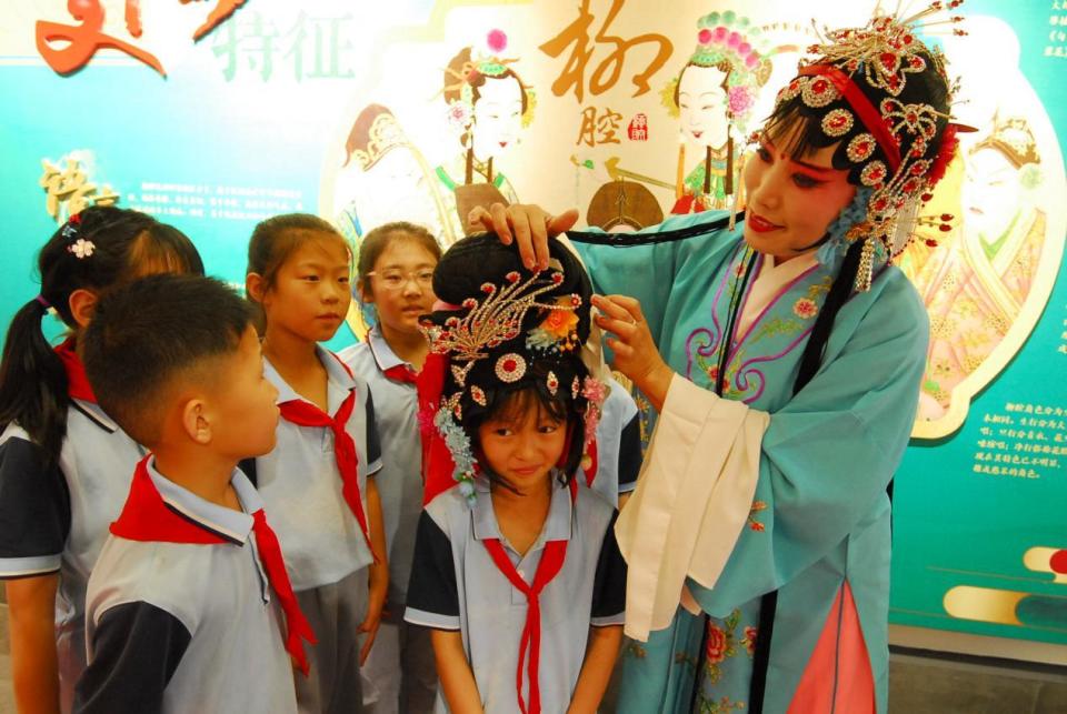 山东即墨:学生走进博物馆 迎接国际博物馆日