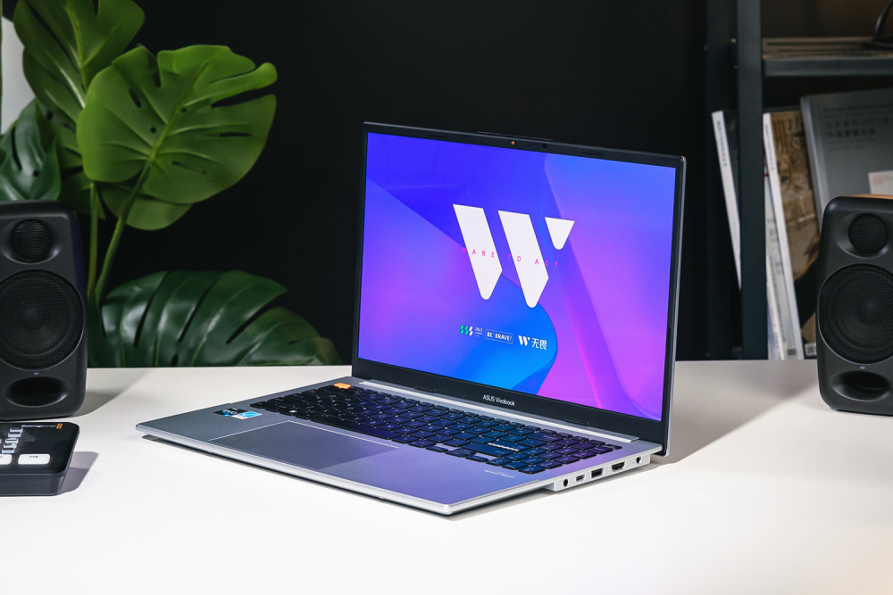 华硕无畏15i2023图赏oled大屏加持显示效果绝了