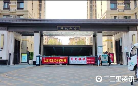 地下车库一通道旁垃圾成堆，业主：气味难闻希望尽快清理_腾讯新闻