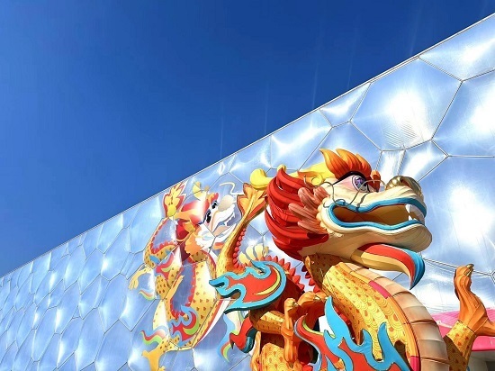 【新春走基层】艺术"相撞"竞技 水立方看龙展过新年_腾讯新闻