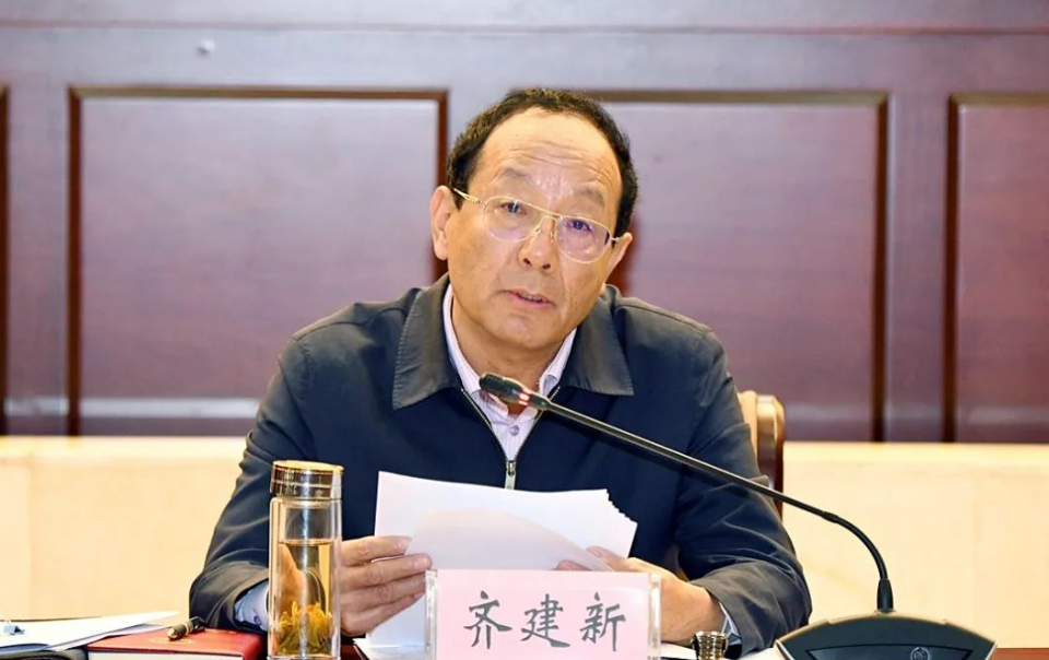 州劳动和社会保障局局长,州委组织部常务副部长,中共德钦县委书记,保