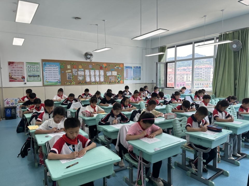 恒伴诗行,新启锦章——青岛大枣园小学"诗与远方"诗词大会践行恒新