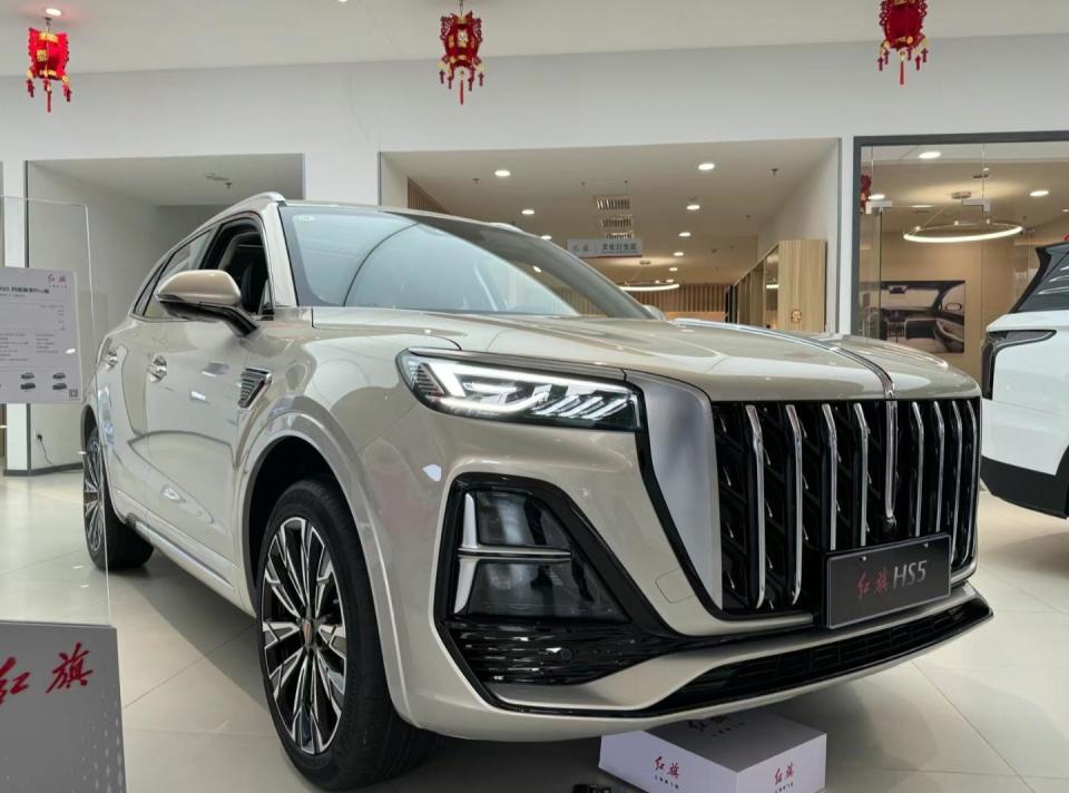 时尚大气的销量支柱,红旗hs5实车图发布_腾讯新闻