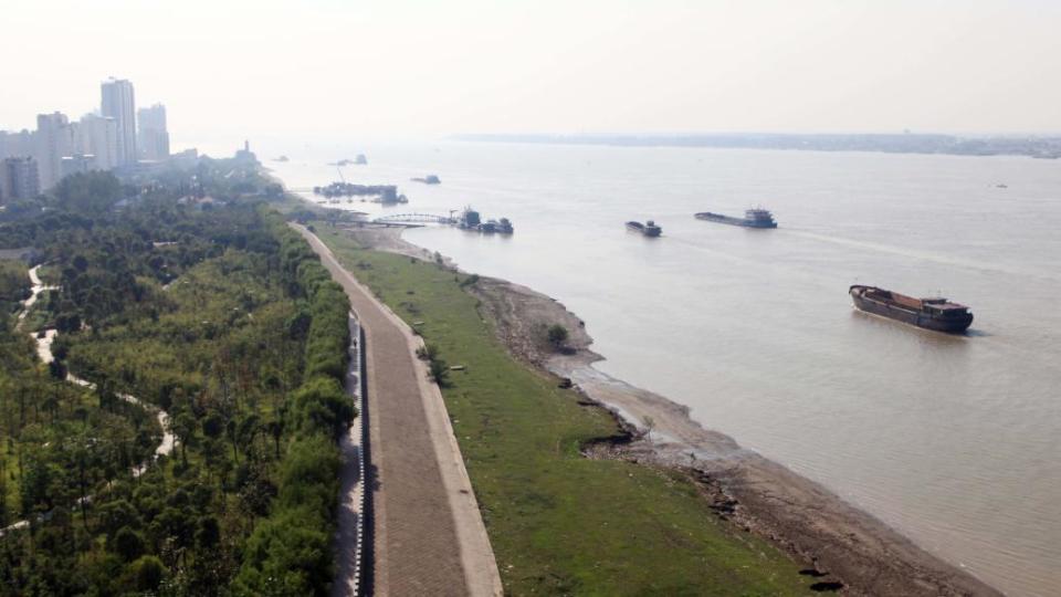 党派提案民建中央建议实施大江大河干流堤防建设和河道整治